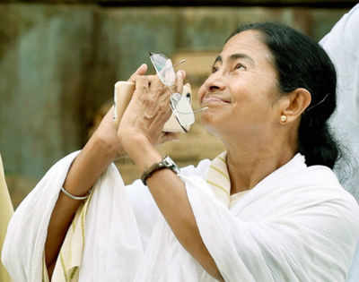 Mamata Banerjee woos voters with Big B, Ghulam Ali & business promise