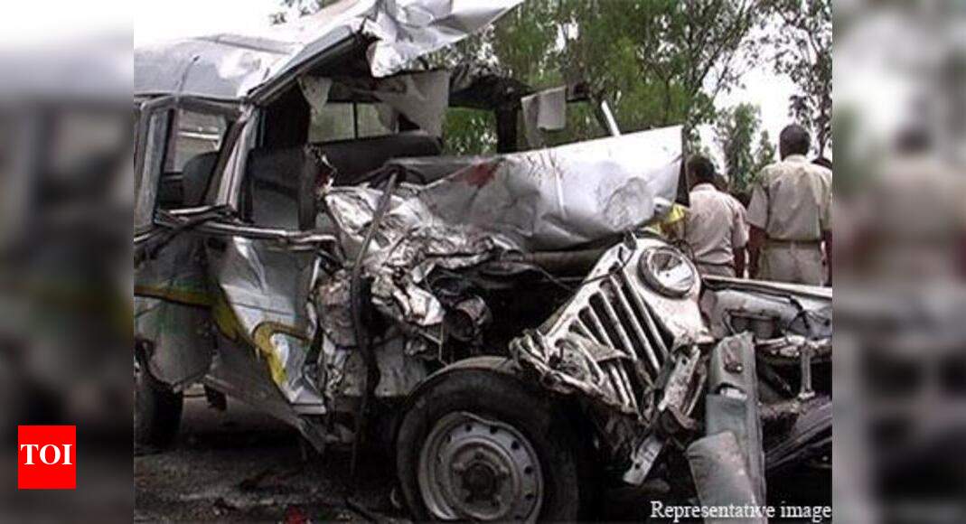 8 including 5 of a family killed in road accident | Lucknow News ...