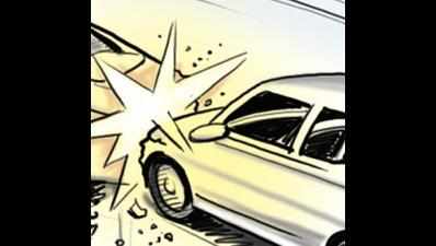 Two killed in crashes on Yamuna e-way