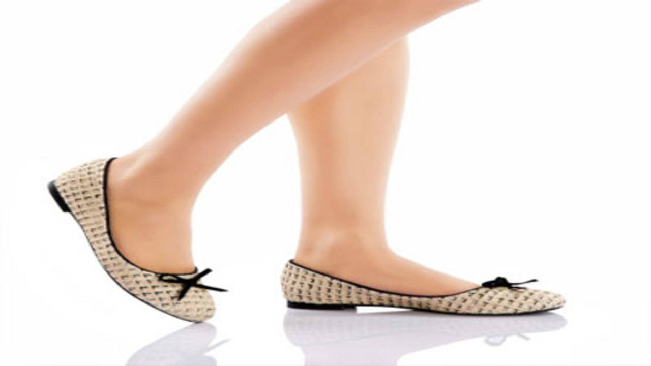 Girls turn to ballet flats this season - Times of India