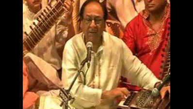Despite threats, Ghulam Ali performs in Varanasi