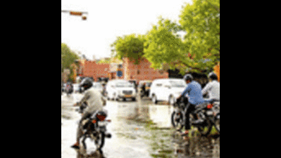 Rain fails to bring respite from scorching heat