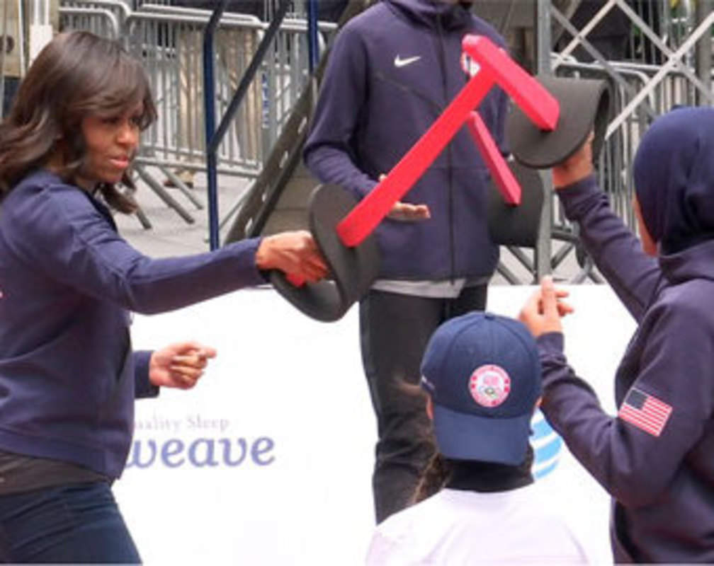 
Michelle Obama practices with US Olympians
