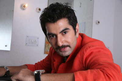 Dev, Jeet not ready to ditch remakes?