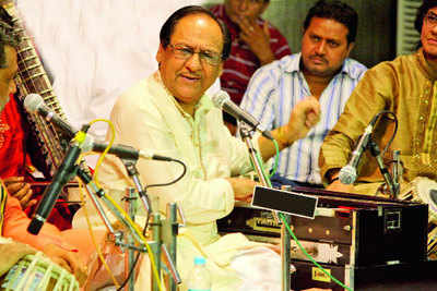Ghulam Ali performs at Sankat Mochan Music Festival in Varanasi