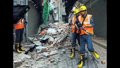 2 die as 150-year-old house collapses in north Delhi