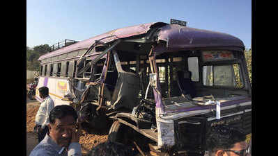 3 dead, 8 injured as bus hits truck on highway in Mumbai