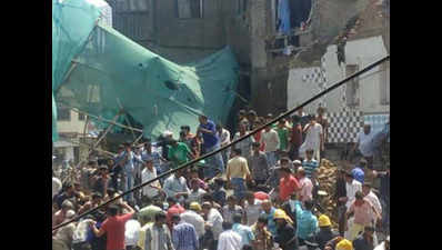 Building collapses in Mumbai; 3 dead, several trapped
