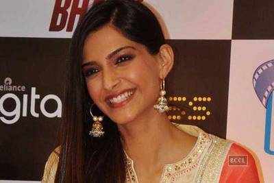 <arttitle><strong/>Sonam Kapoor cannot function without PR managers</arttitle>