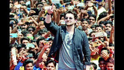 Neil Nitin Mukesh and Manav Kaul add color to Lucknow's sporting event
