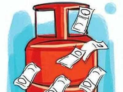 Government saves Rs 21,000 crore in LPG subsidy