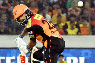 IPL 9: Sunrisers Hyderabad beat Gujarat Lions by 5 wickets