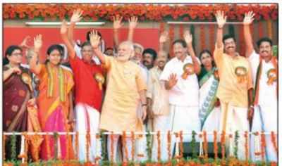 PM Modi turns 'solar' heat on UDF in Kerala