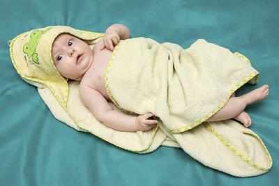 Swaddling with stomach or side sleeping is risky for babies