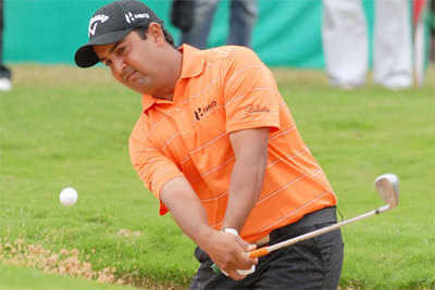 Shiv Kapur leads a strong Indian challenge in Mauritius