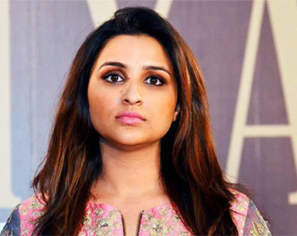 
Is lack of work the reason why Parineeti is back to Maneesh?
