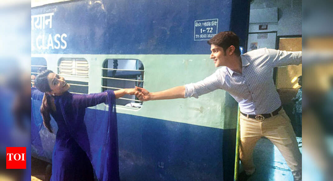 Hina Khan turns Simran for onscreen son Rohan Mehra - Times of India