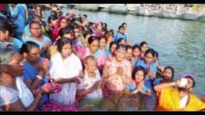 Scavengers & priests take holy dip together in Ujjain