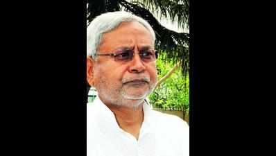 Nitish visits native village in Nalanda district, pays floral tribute to wife