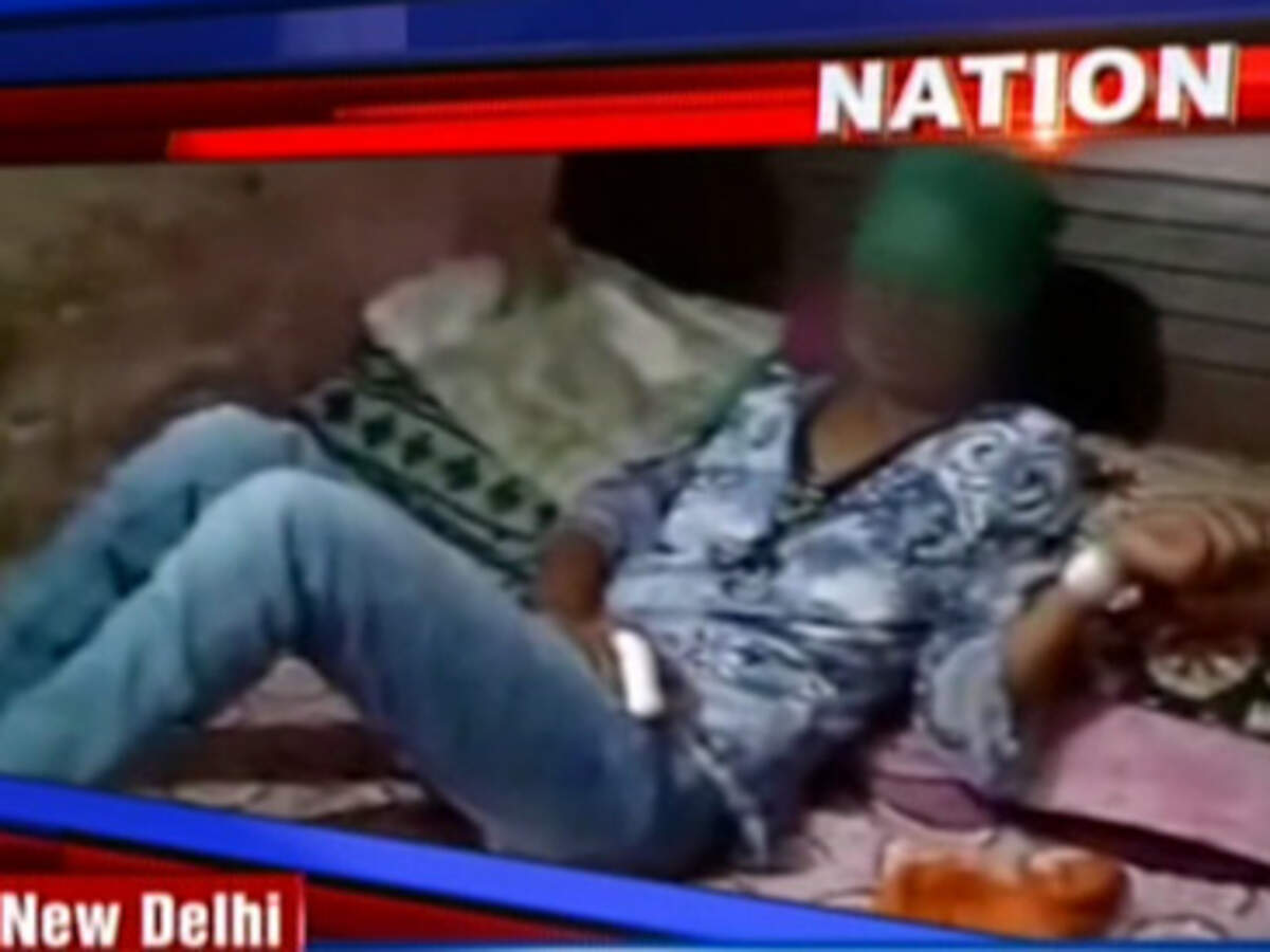 Delhi: 16-year-old girl stabbed by jilted lover | News - Times of India  Videos