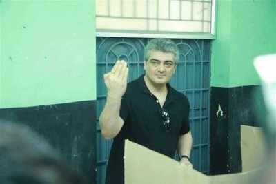 Ajith avoids middle finger controversy!