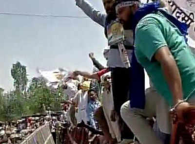 AAP protests against 'foodgrain scam' in Punjab