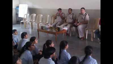Cops motivate children to opt for green transport