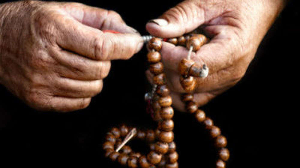 Women who attend religious services live longer: Study | The Times of India