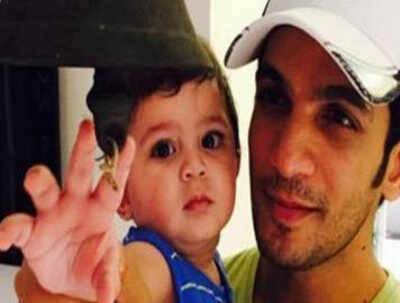 'Naagin' actor Arjun Bijlani walks the ramp with son Ayaan