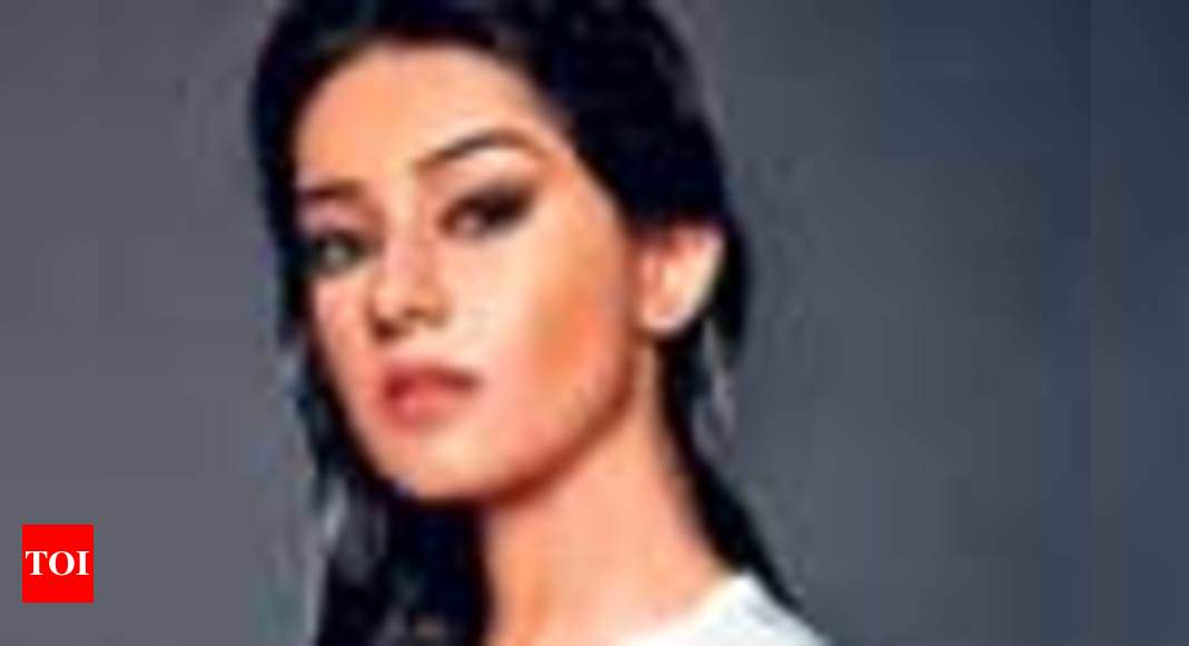 amrita-keeps-her-cool-hindi-movie-news-times-of-india