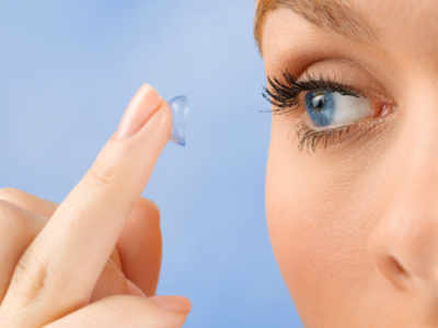 How to wear contact lenses during summer