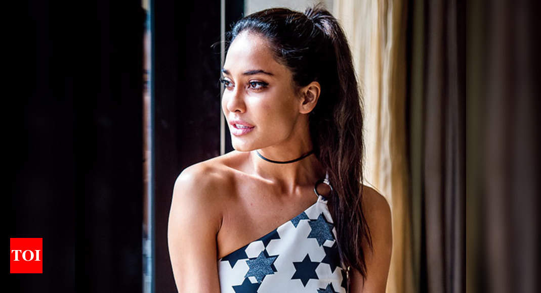 Lisa Haydon: I feel awkward romancing on screen | Hindi Movie News ...