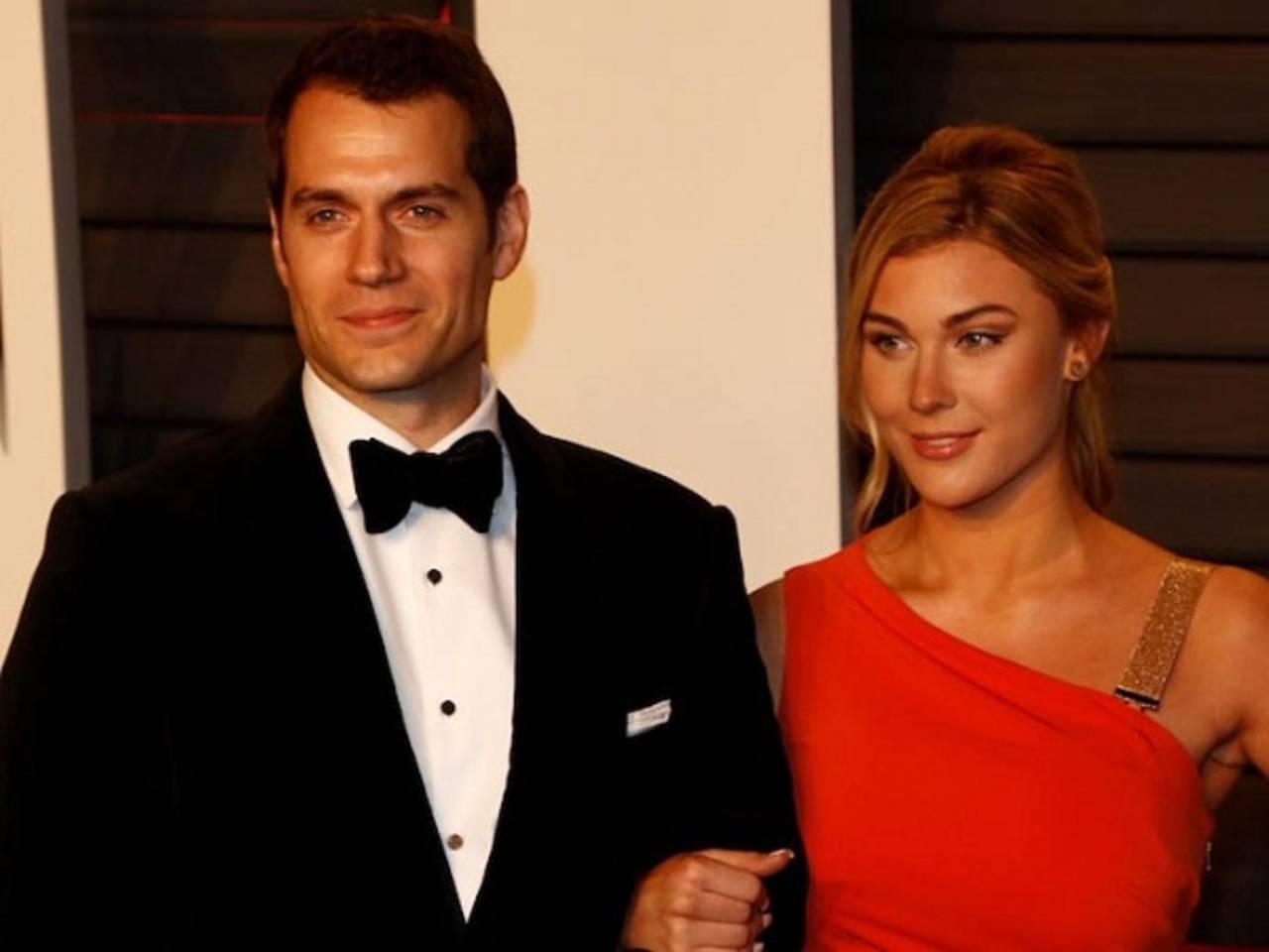 Henry Cavill Makes Red Carpet Debut With 19-Year-Old Girlfriend at Oscars  Party