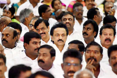 Jayalalithaa swearing in: Stalin made to sit 'among the crowd', Karunanidhi angry over 'insult'