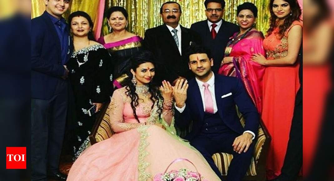 Divyanka Tripathi and Vivek Dahiya complement each other in traditional  attire at friend's wedding. See pictures – India TV