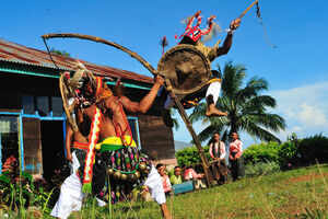 Enjoy Caci dance performance