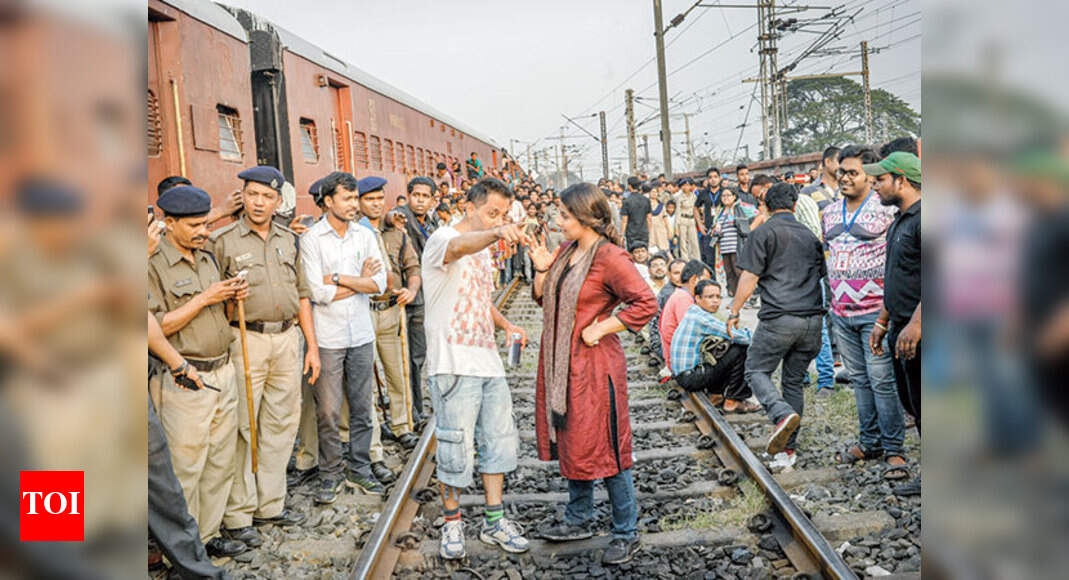 Fans bring Vidya Balan's shoot to a standstill Hindi Movie News