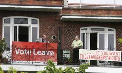 London neighbours engage in ‘battle of the balconies’ ahead of Brexit vote