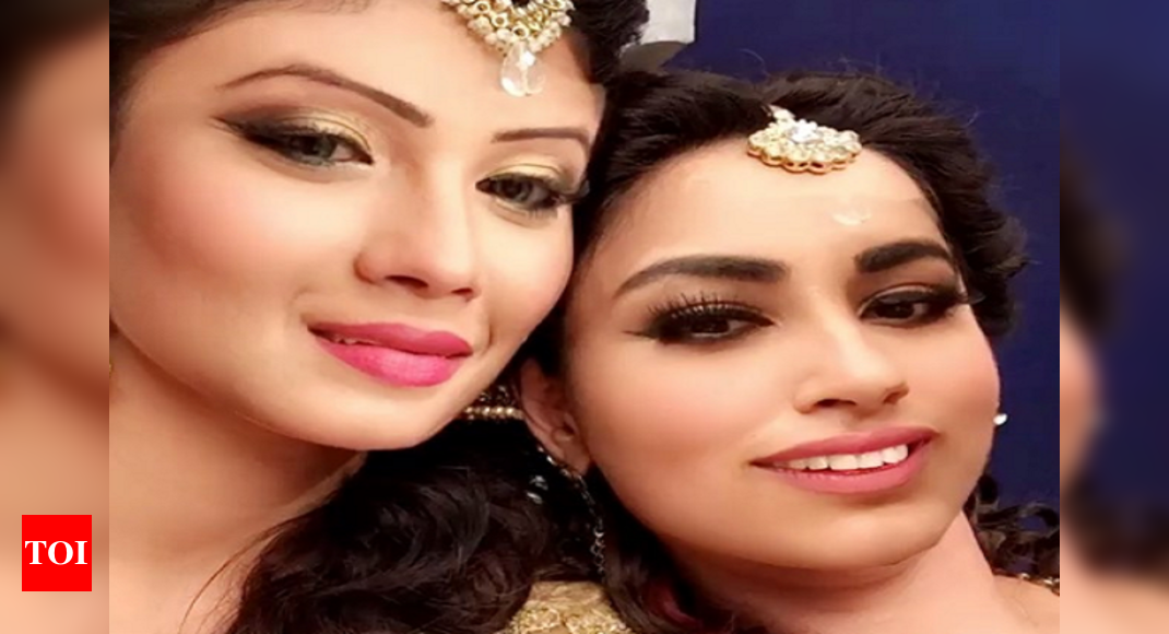 1070px x 580px - Naagin actors Mouni Roy and Adaa Khan swap faces - Times of India