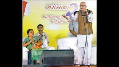 Advani hails PM Modi for work in Ahmedabad