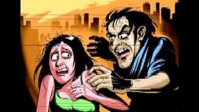<arttitle><strong>Man molests, gets away lightly thanks to village panchayat</strong></arttitle>