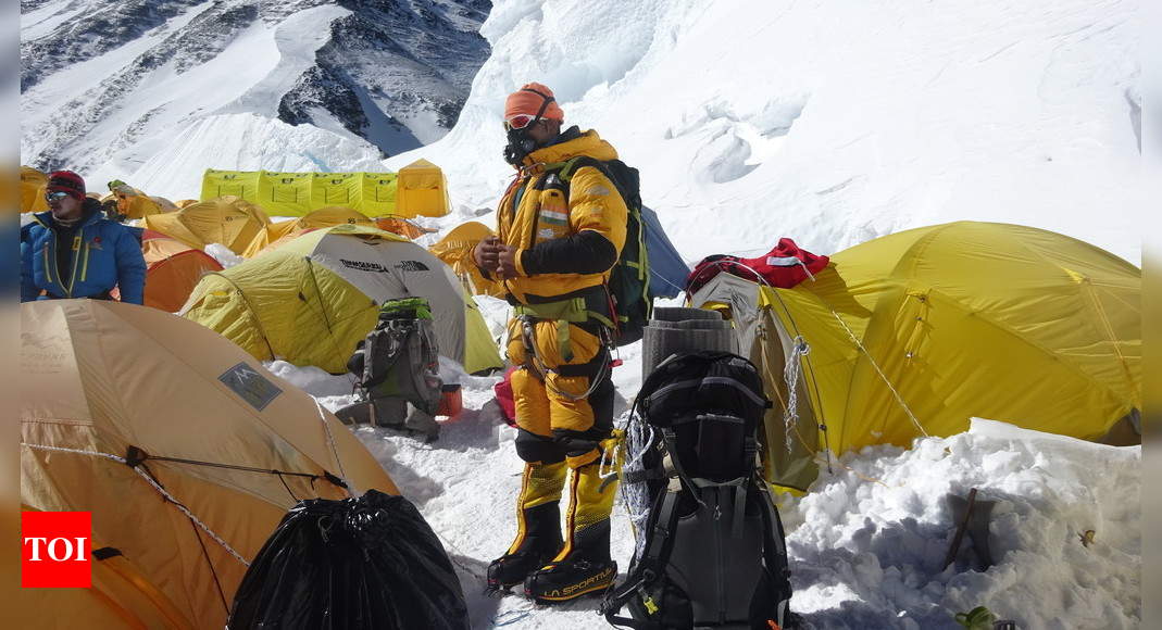 Chhattisgarh mountaineer suffers snow-blindness on Everest, calls off ...