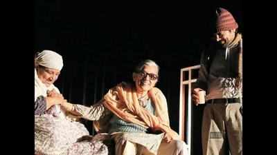 Naseeruddin Shah and Ratna Pathak Shah stage their play in Delhi