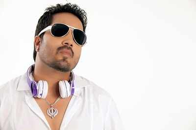 Mika Singh sends notice to channel for not clearing his payment?