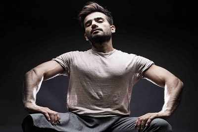 Karan Tacker looks super hot in this new commercial
