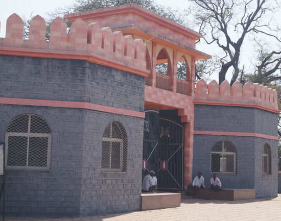 Maloji Raje Bhosle Gadi (Fortress) and Shahaji Raje Bhosle Monument ...