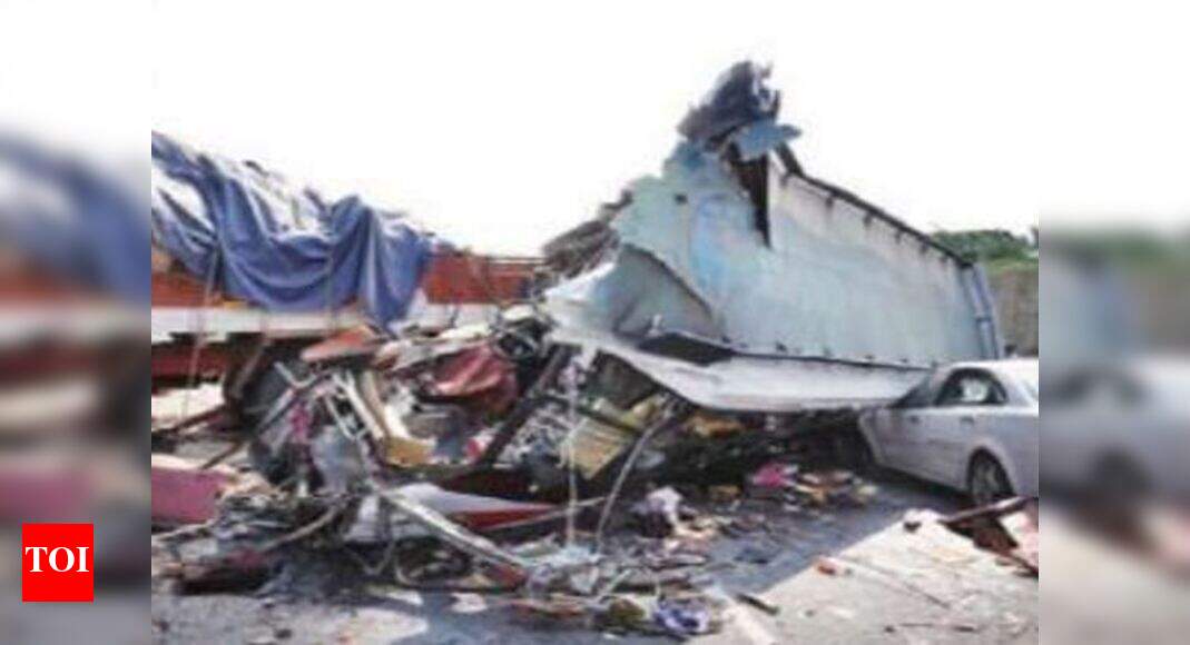 17 die, 30 hurt as truck rams bus, cars in Tamil Nadu | Chennai News ...