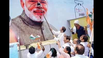 UP Congress chief asks unit to blacken Modi posters
