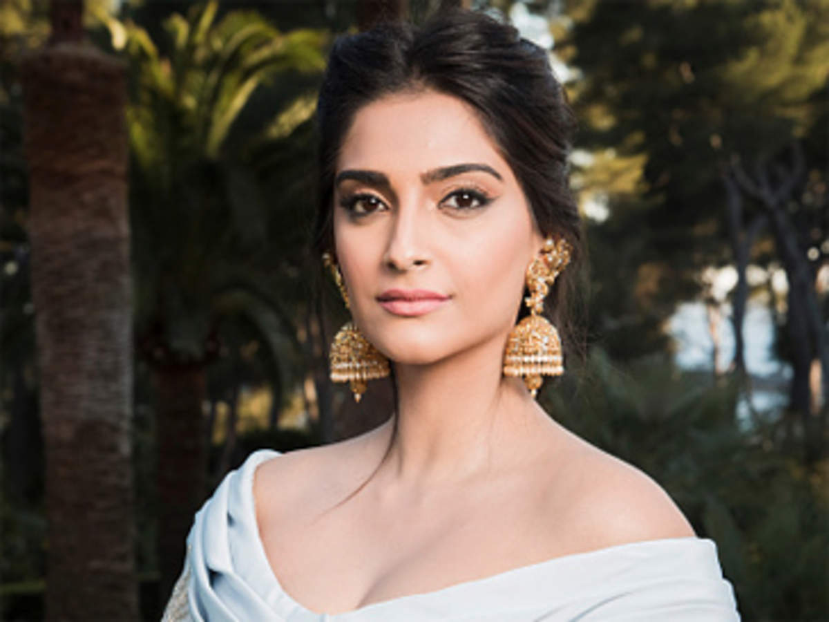 I burn calories through exercise not sex: Sonam Kapoor