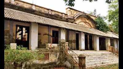 Nawabs' legacy crumbles in Awadh's first capital